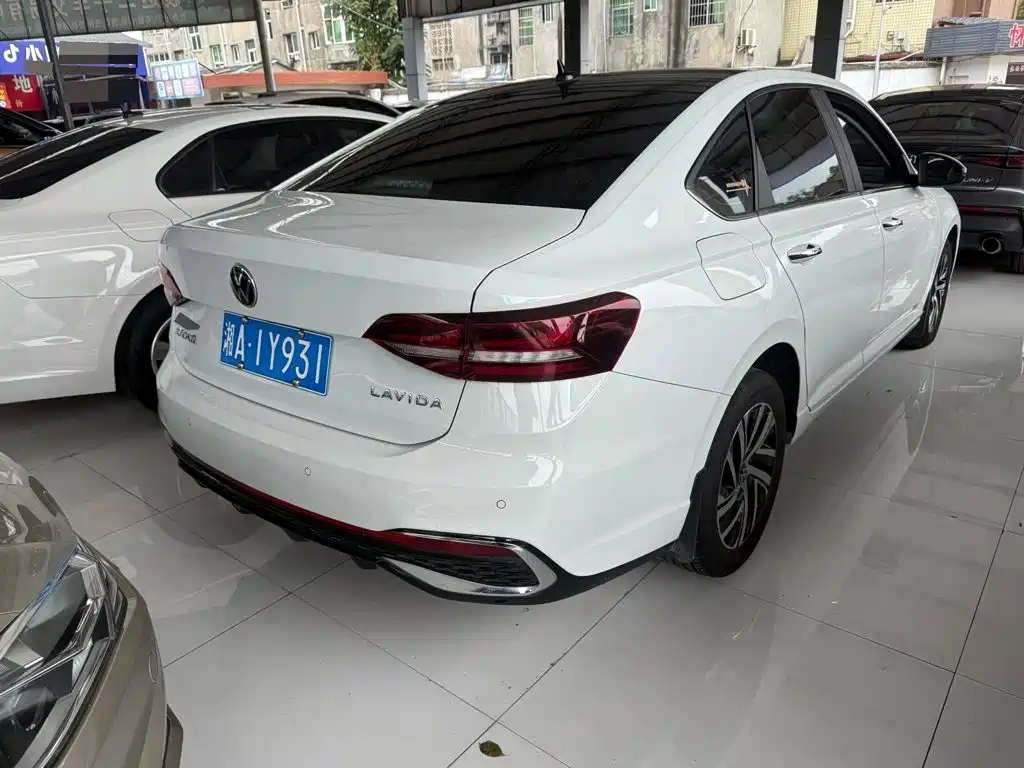 Volkswagen Lavida — миниатюра 6