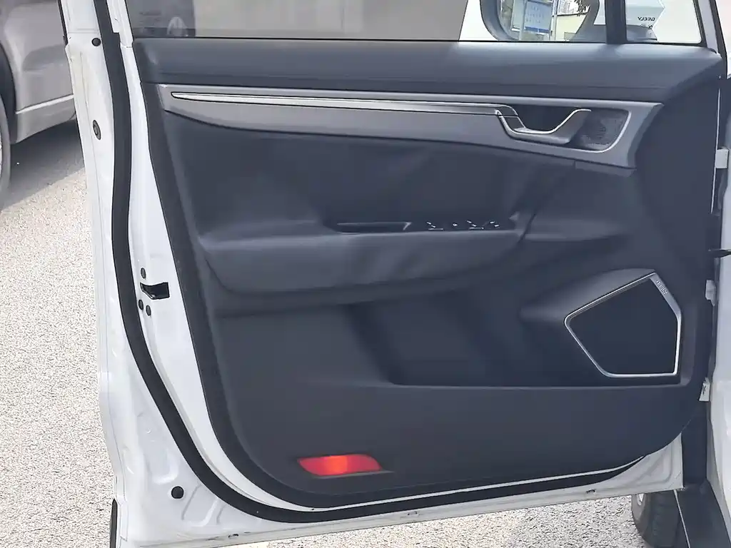 Geely Emgrand GS — миниатюра 17