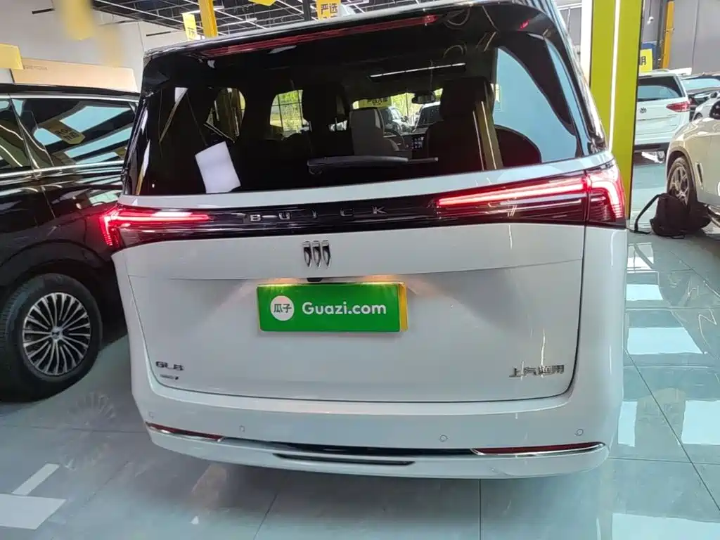 Buick GL8 Hybrid — миниатюра 6