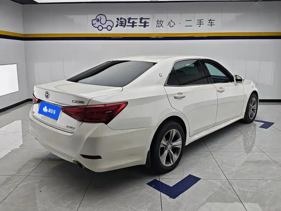 Toyota Crown 2018 2.0T