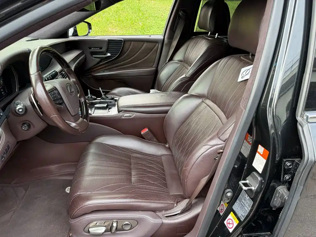 Lexus LS — миниатюра 8