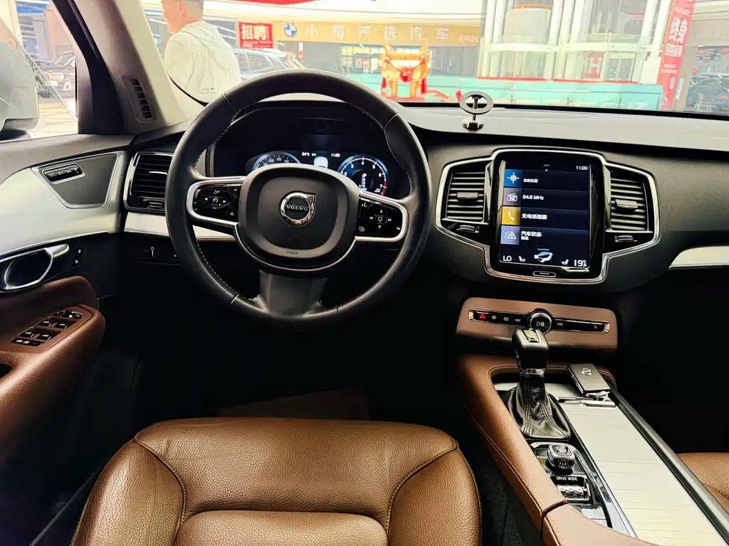 Volvo XC90 — миниатюра 10
