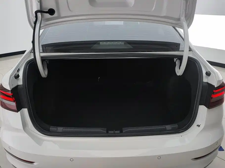 Volkswagen Lavida — миниатюра 4