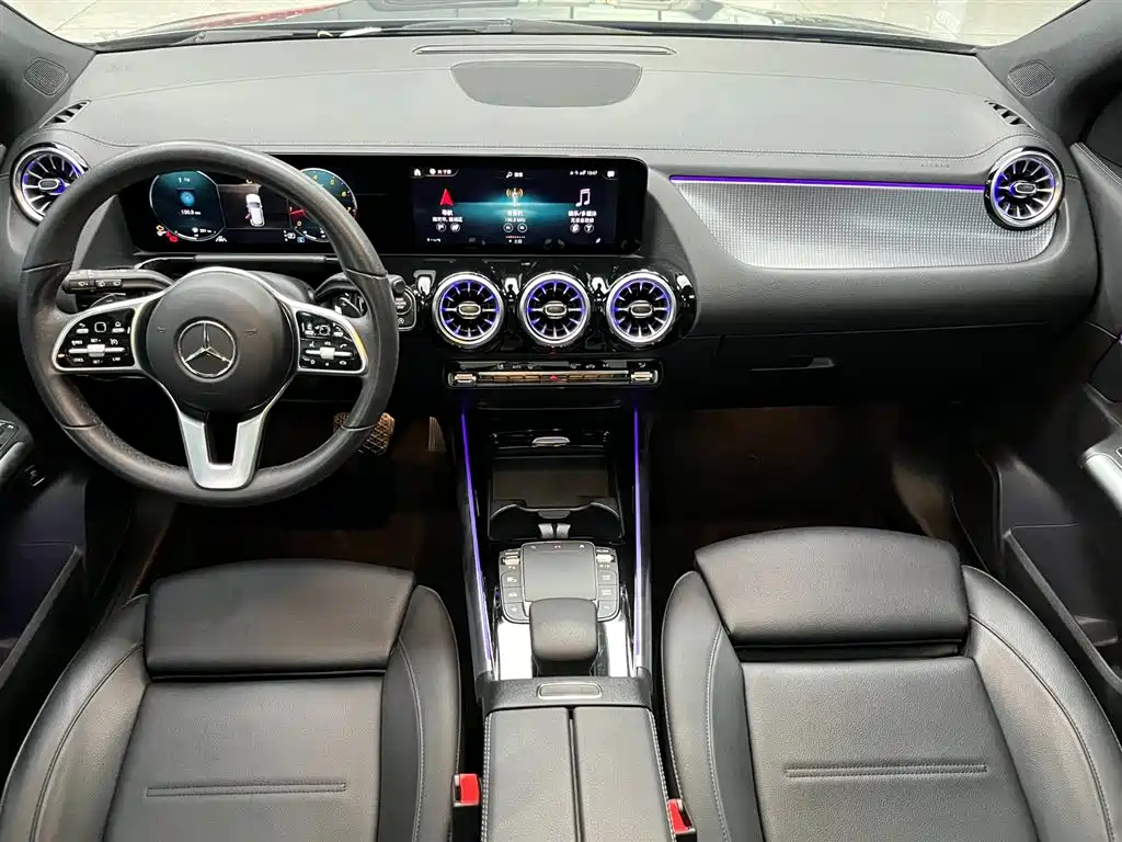 MERCEDES-BENZ GLA