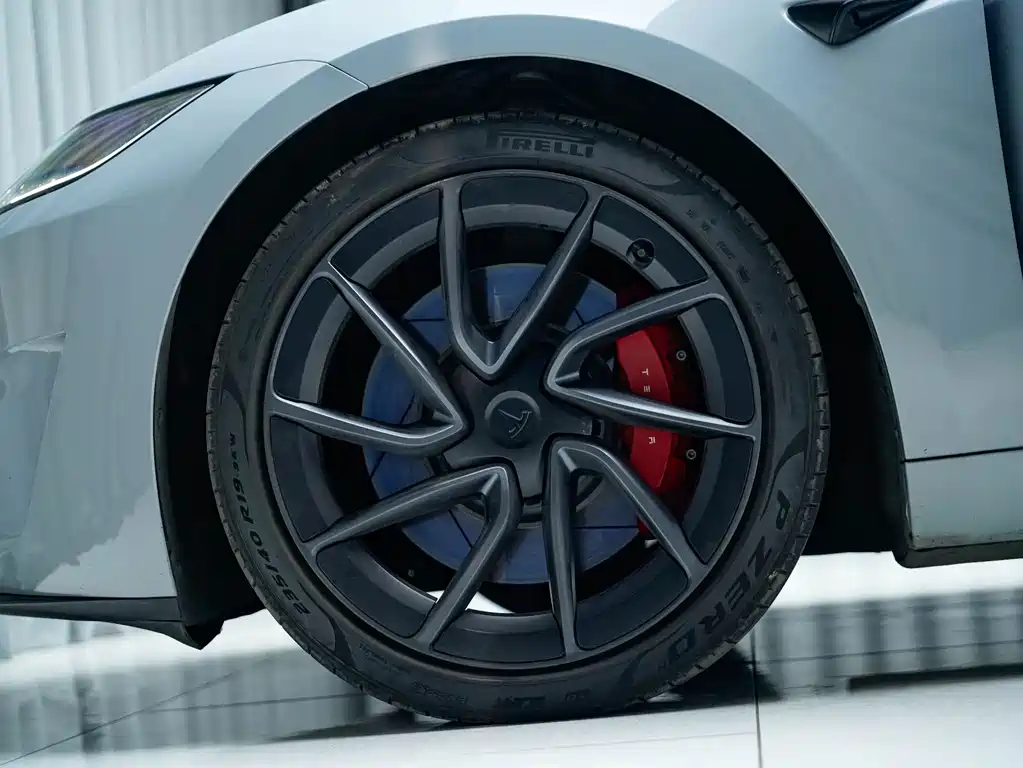 Tesla Model 3 — миниатюра 16