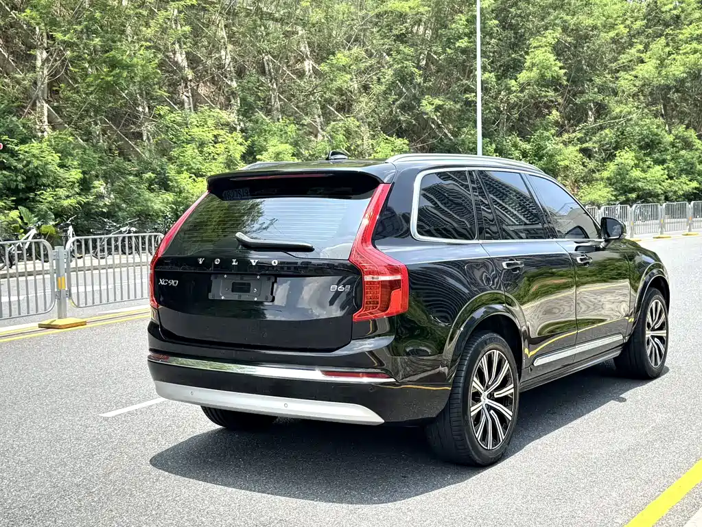 Volvo XC90 2022 B6 Luxury 7 мест