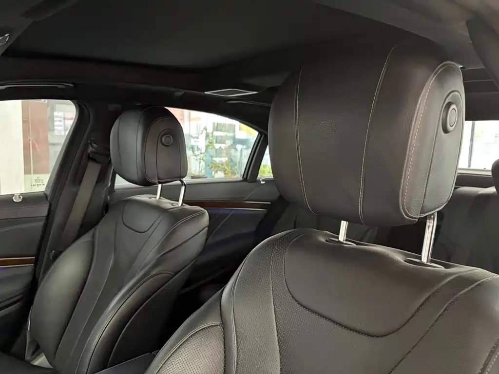 Mercedes-Benz S-Class — миниатюра 7