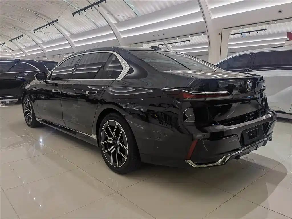 BMW 7 SERIES