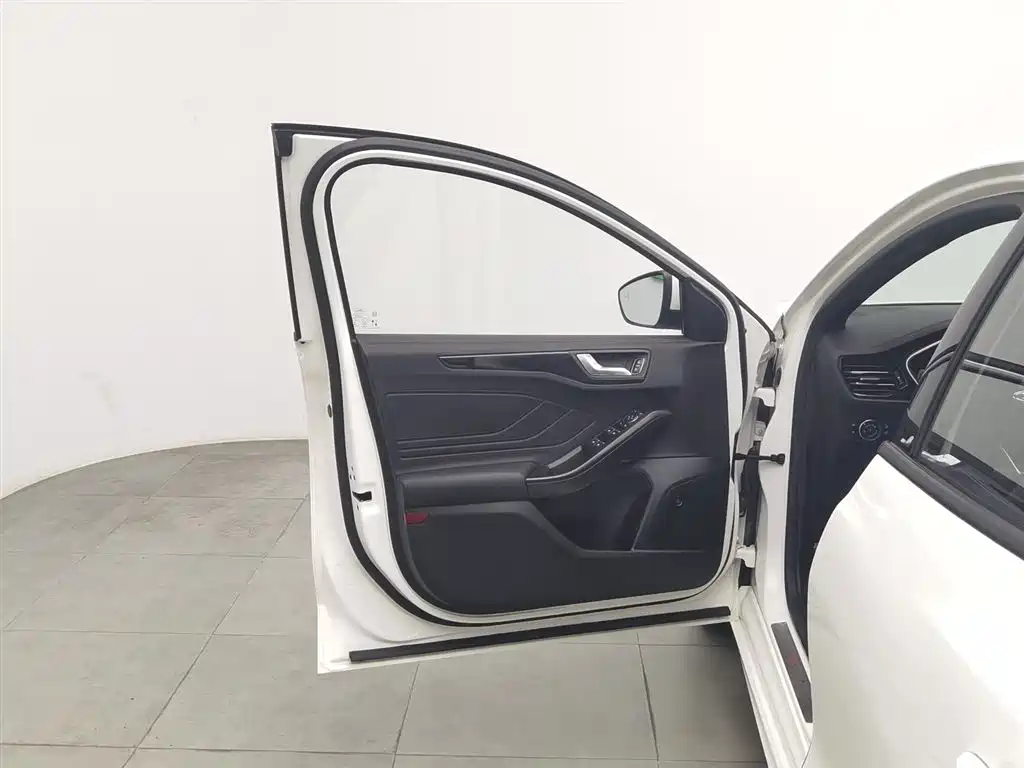 Ford Focus 2021 EcoBoost 180 AT ST Line