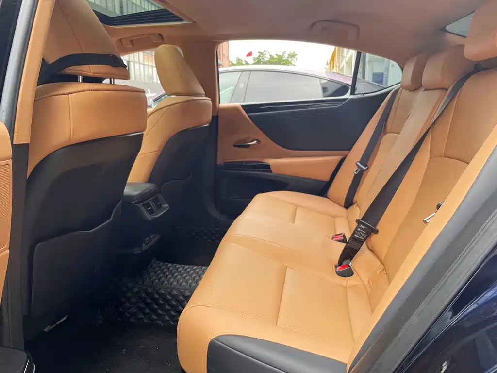 Lexus ES — миниатюра 5