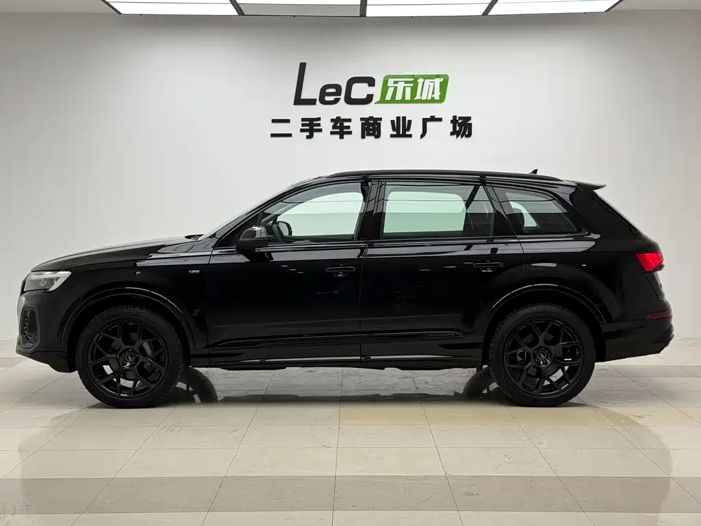 Audi Q7 2025 45 TFSI quattro S line