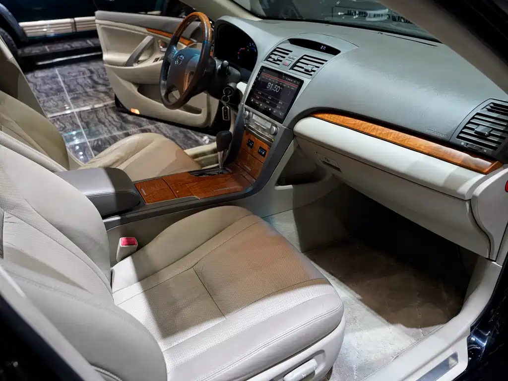 Toyota Camry — миниатюра 14