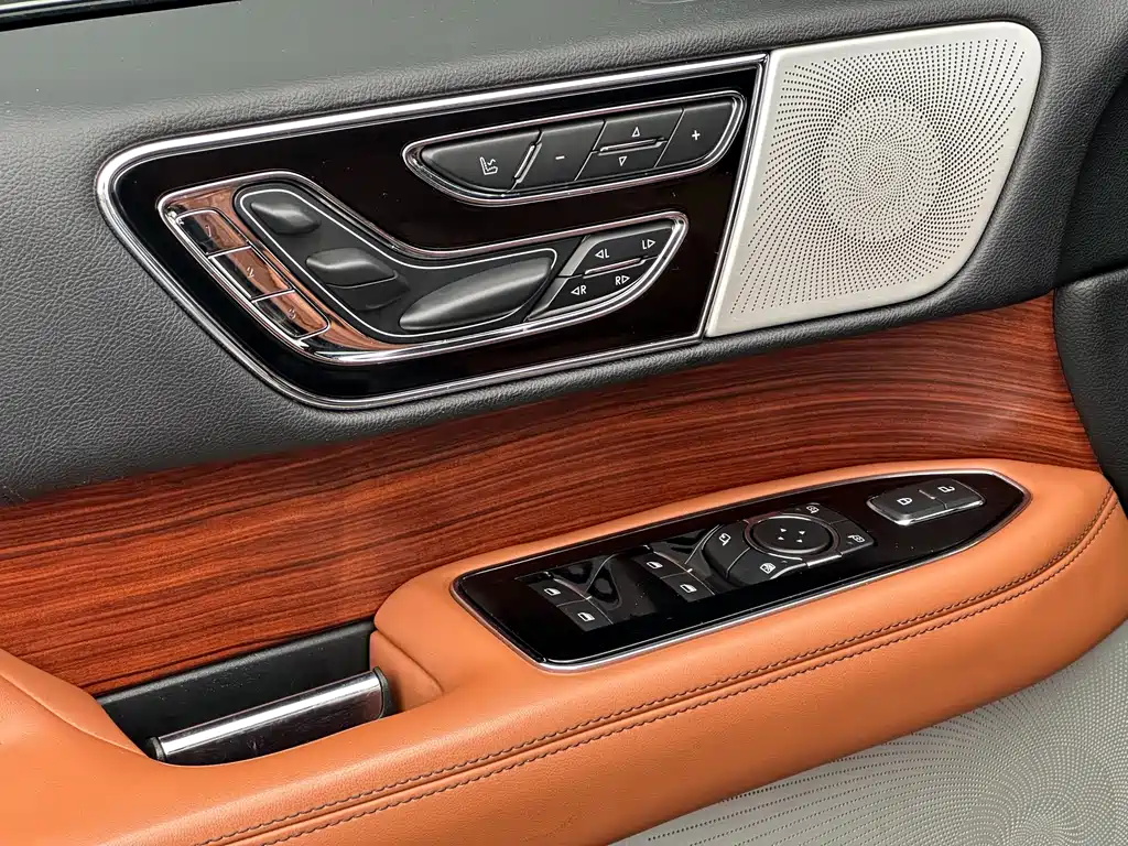 Lincoln Navigator — миниатюра 16