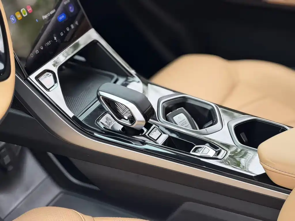 Geely Boyue L — миниатюра 10