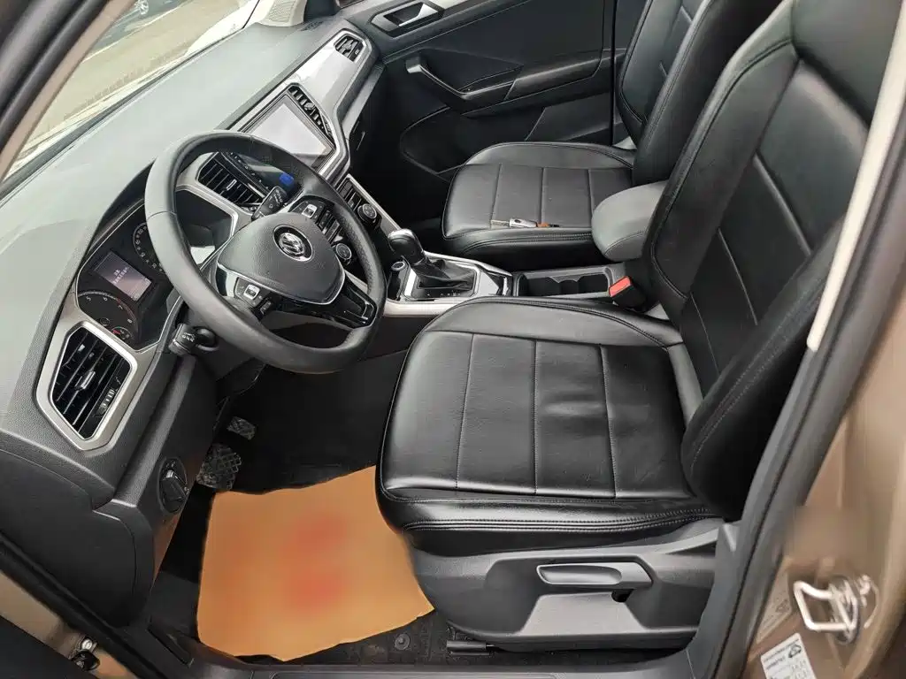 Volkswagen T-Roc — миниатюра 12