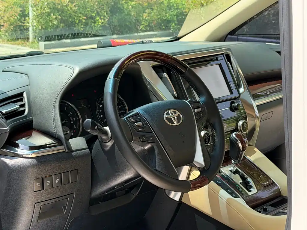 Toyota Alphard 2015 3.5L Luxury