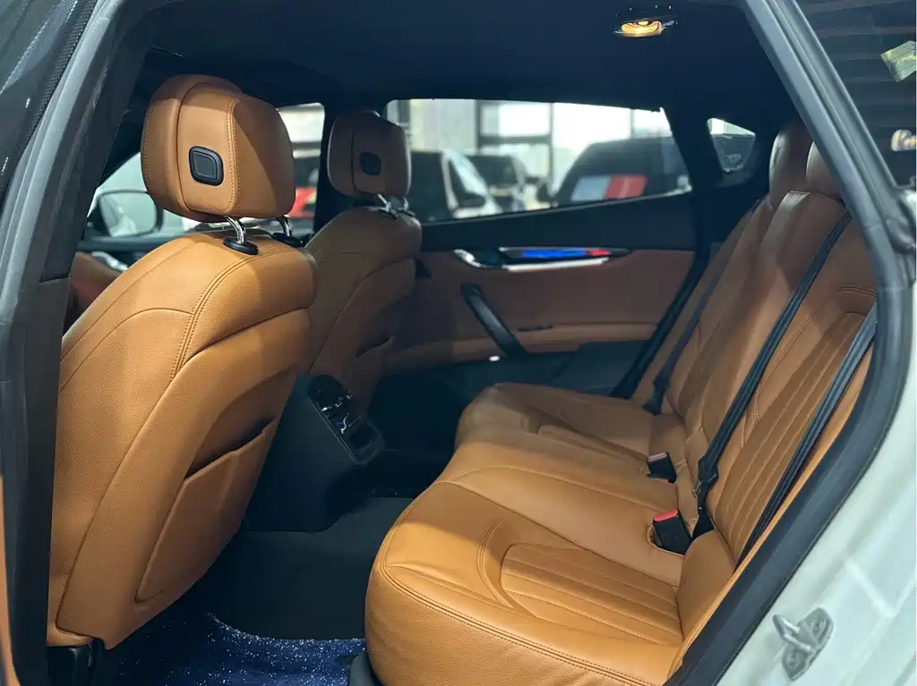 Maserati Quattroporte — миниатюра 6