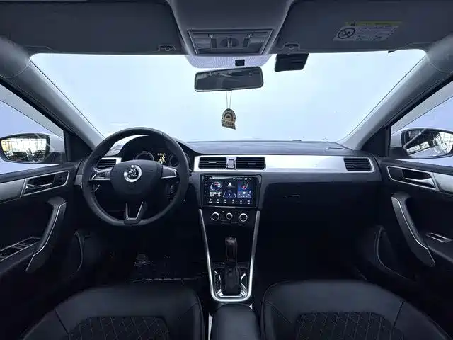 Skoda Rapid — миниатюра 10