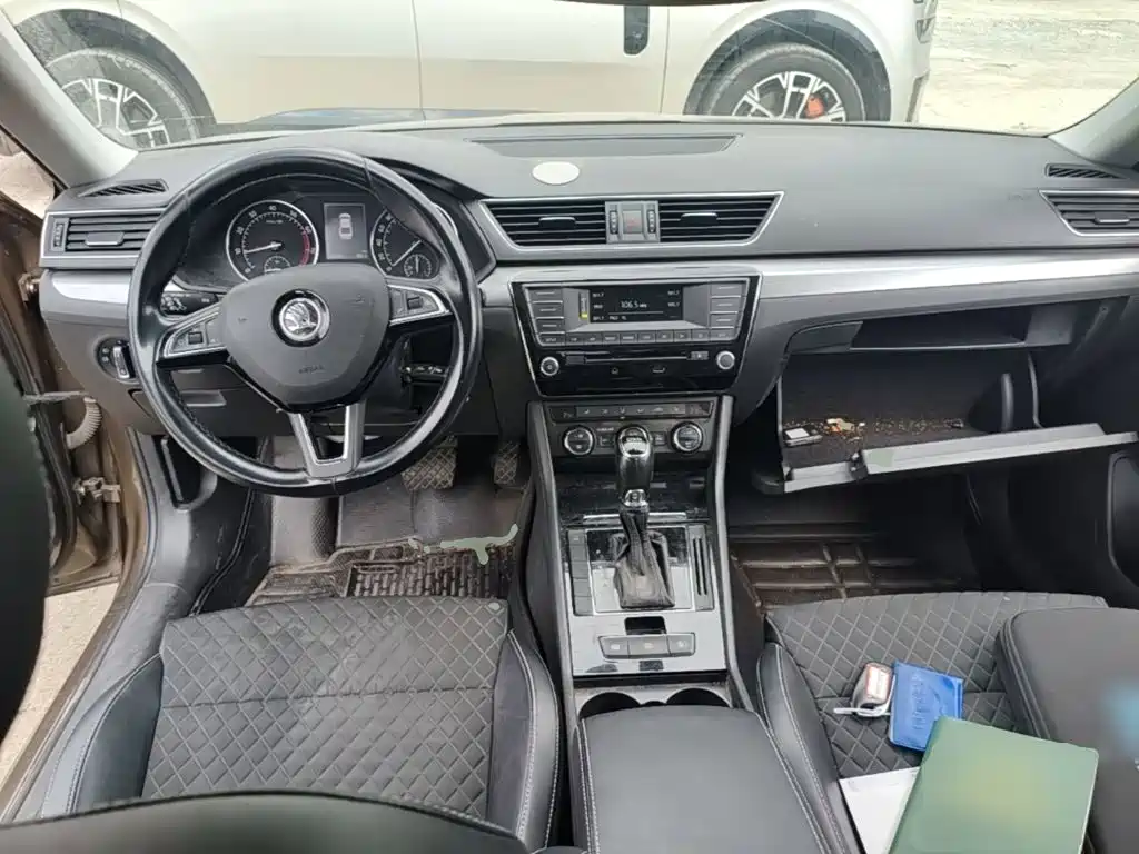Skoda Superb — миниатюра 10
