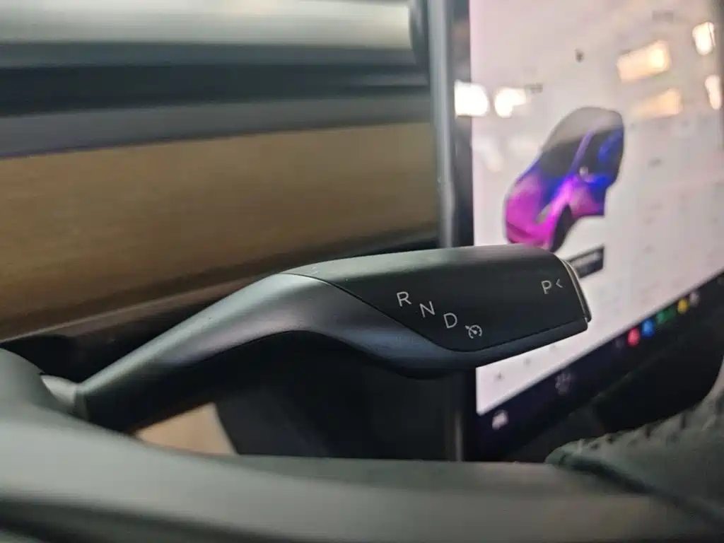 Tesla Model Y — миниатюра 14