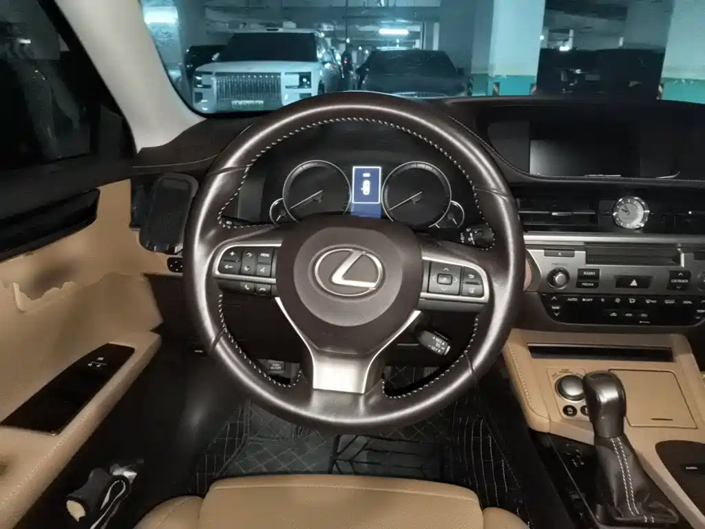 Lexus ES — миниатюра 11