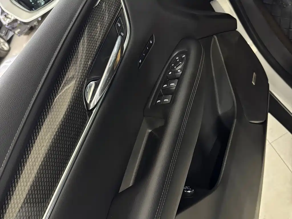 Cadillac XT5 — миниатюра 5
