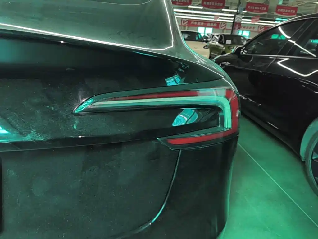 Tesla Model 3 — миниатюра 8