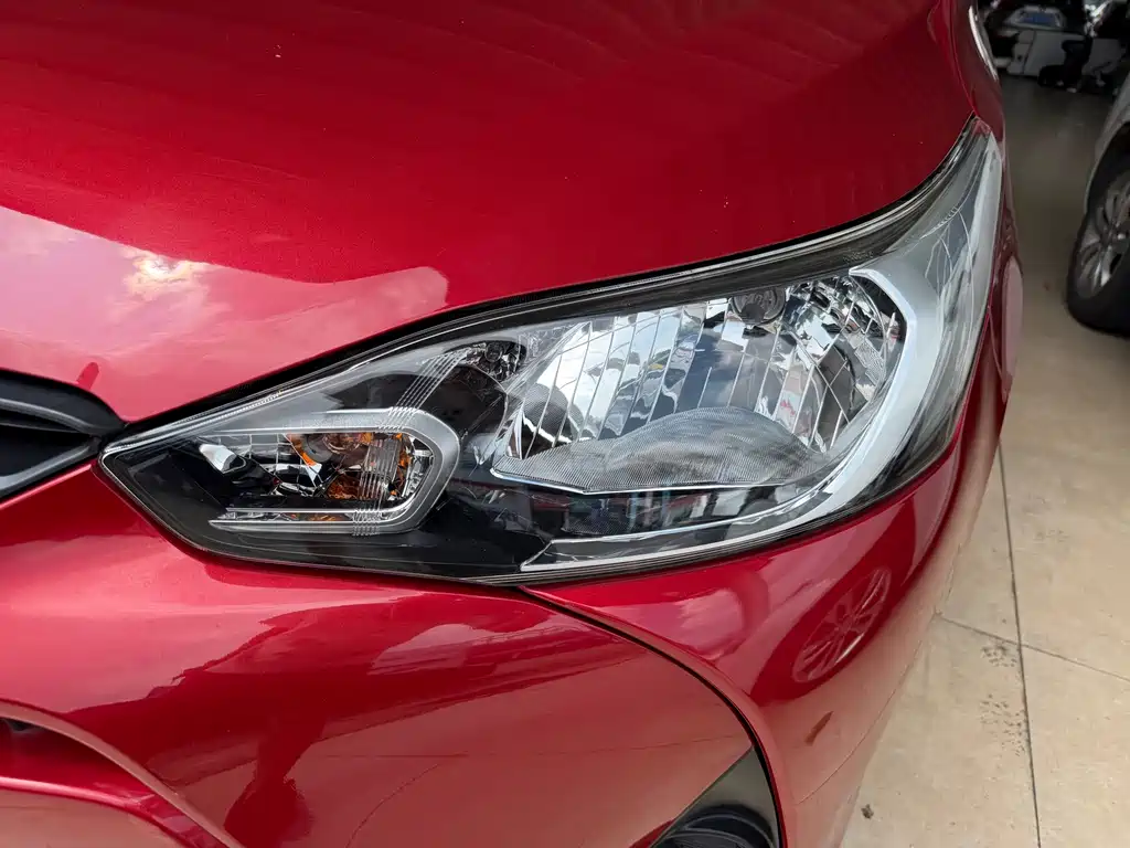 Toyota Yaris L — миниатюра 2
