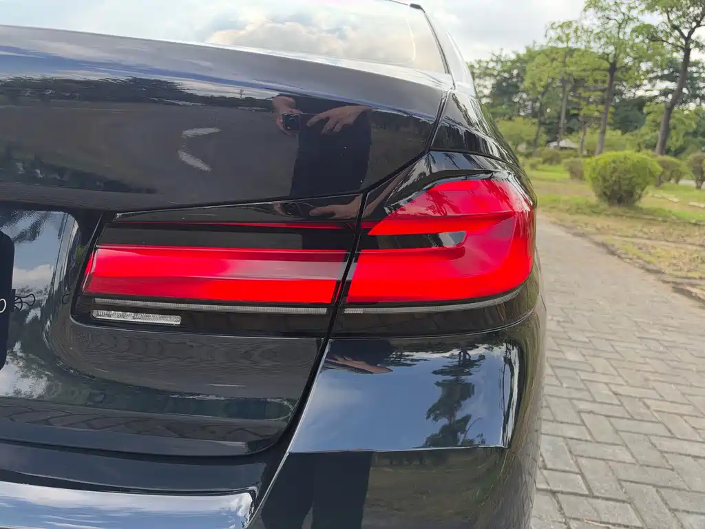 BMW 5 Series — миниатюра 22
