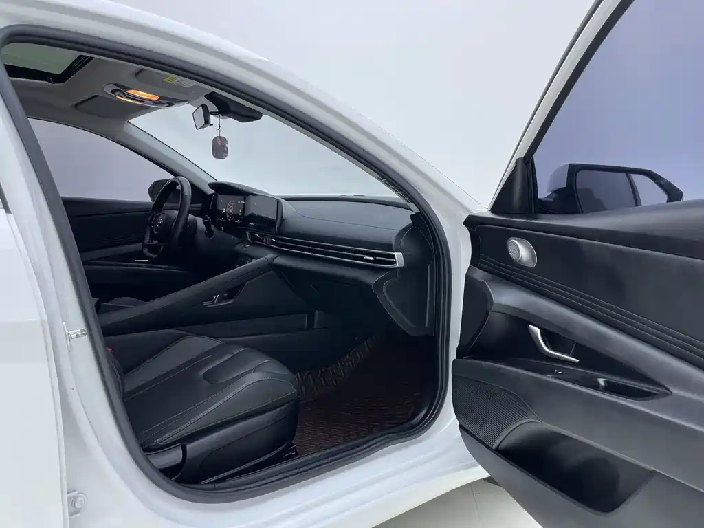 Hyundai Elantra — миниатюра 29