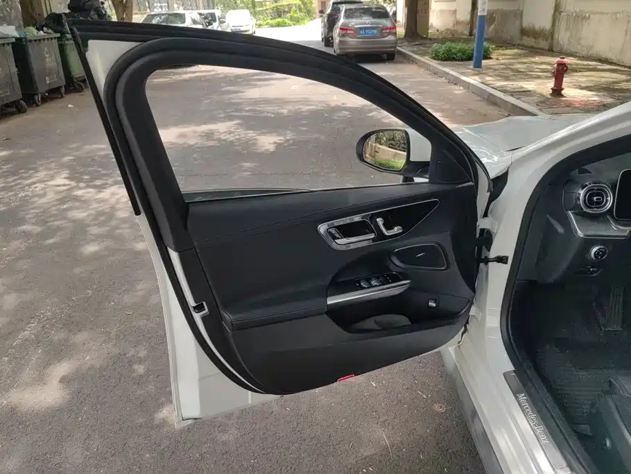 Mercedes-Benz C-Class — миниатюра 7