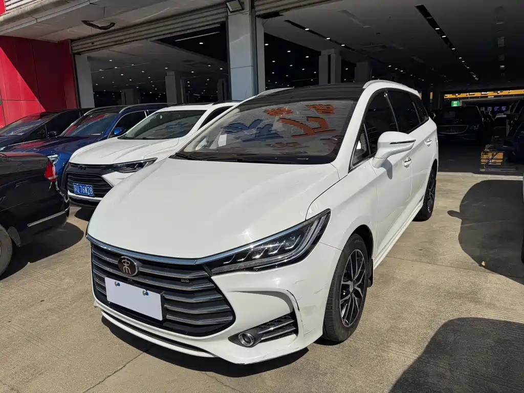 BYD MAX