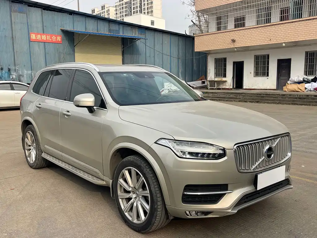 VOLVO XC90