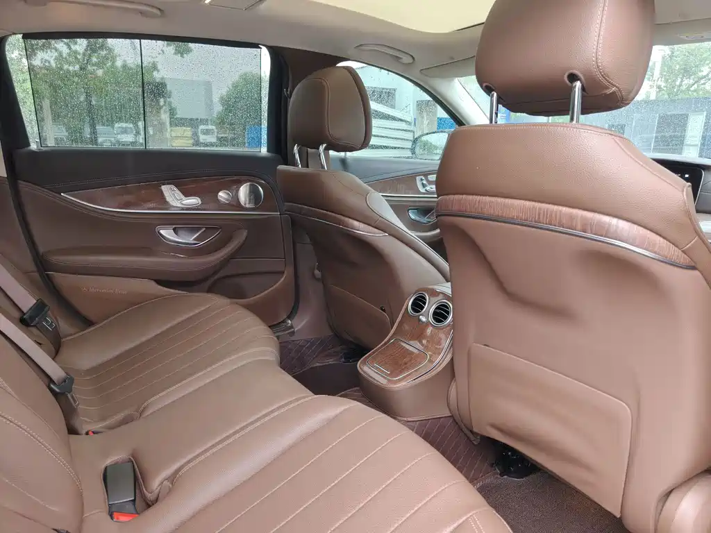 Mercedes-Benz E-Class — миниатюра 16