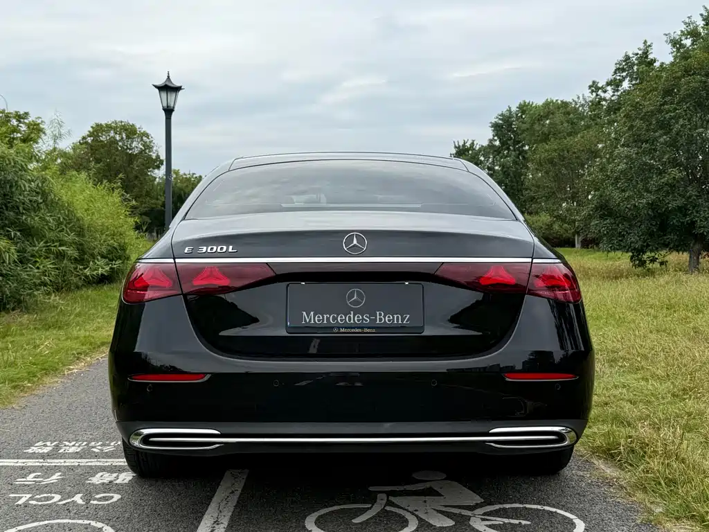 Mercedes-Benz E-Class — миниатюра 9