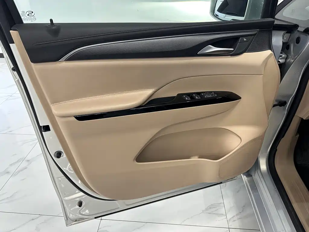 Buick GL8 Hybrid — миниатюра 4