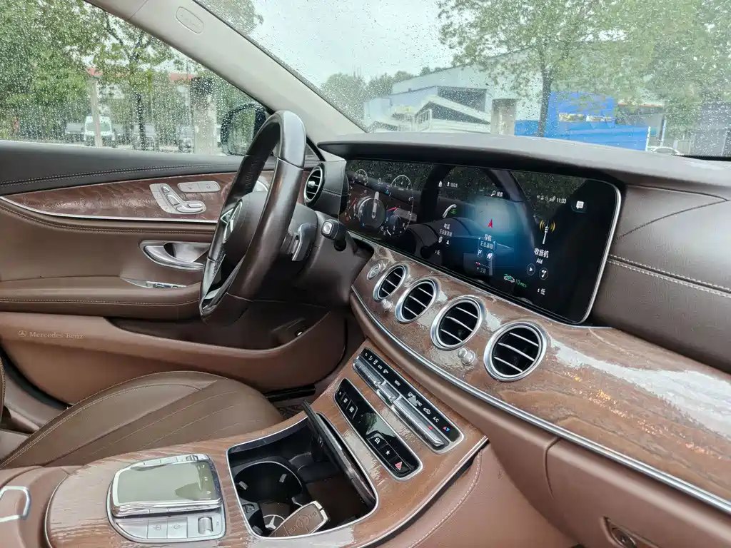 Mercedes-Benz E-Class — миниатюра 17
