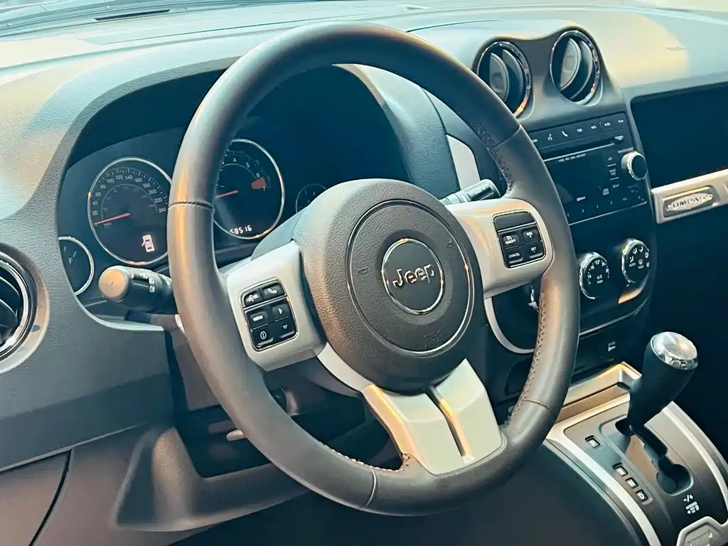 Jeep Compass (Import) — миниатюра 14