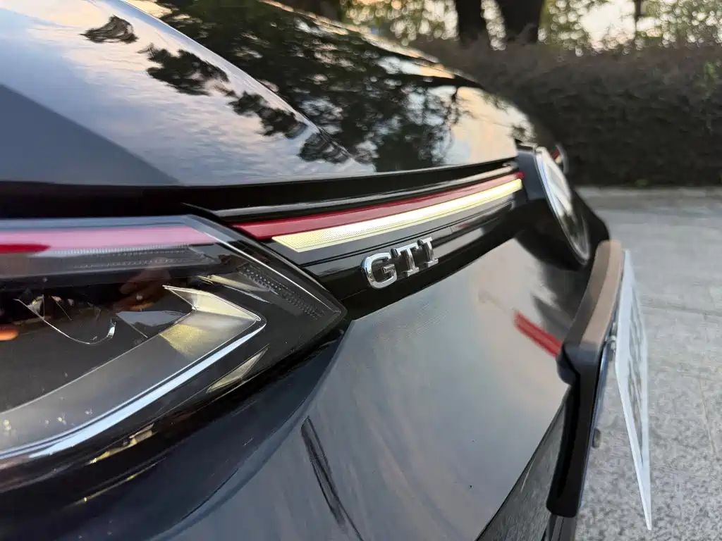 Volkswagen Golf GTI — миниатюра 12