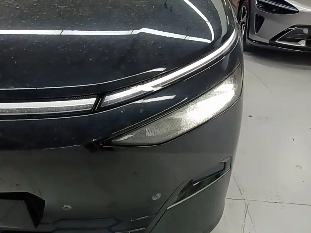 XPeng X9 — миниатюра 24