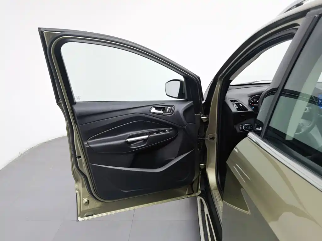 Ford Kuga — миниатюра 8