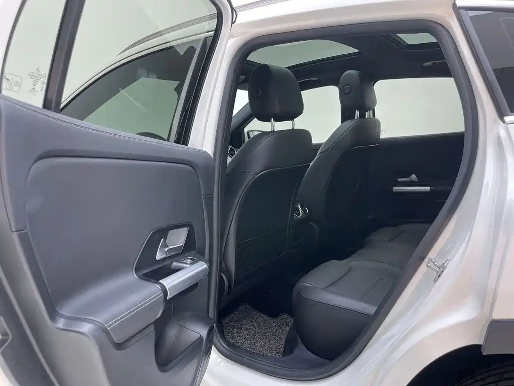 Mercedes-Benz GLA — миниатюра 12