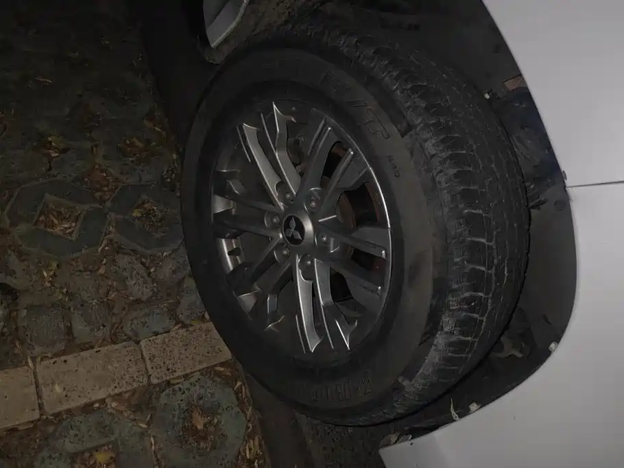 Mitsubishi Pajero Sport (Import) — миниатюра 6
