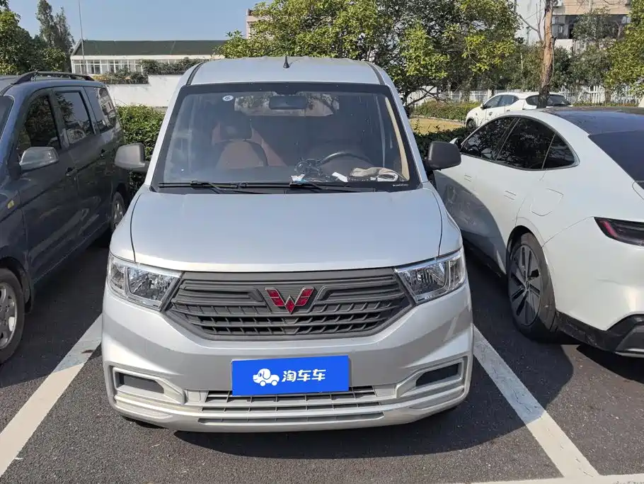Wuling Hongguang V — миниатюра 2