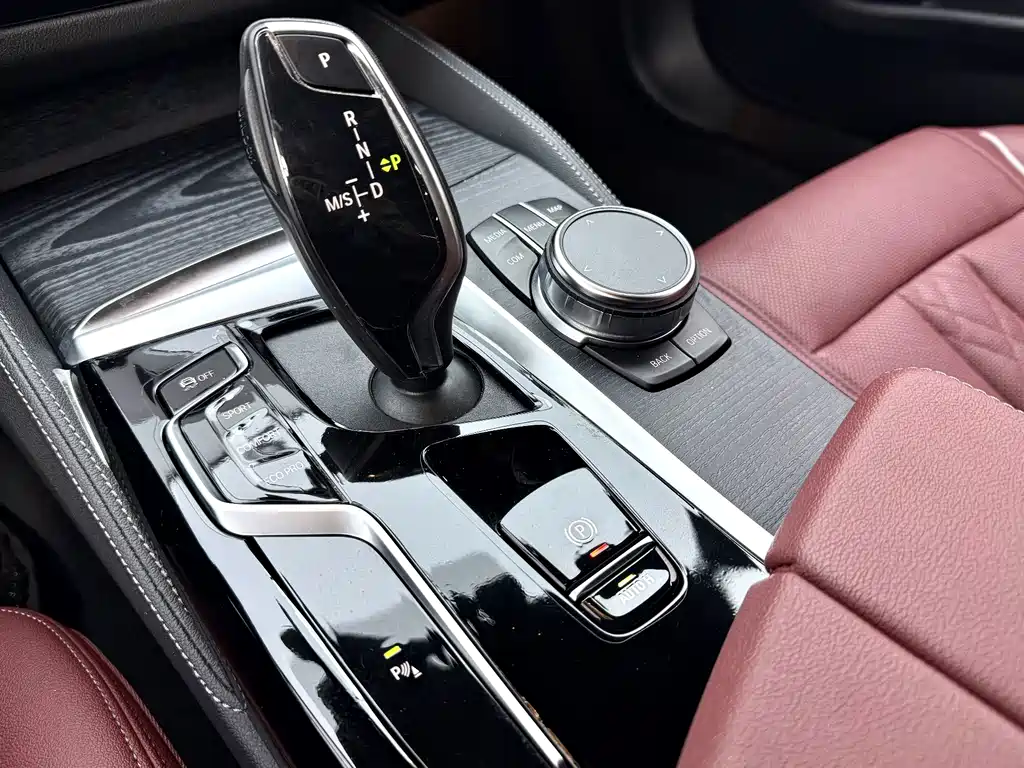 BMW 5 Series — миниатюра 9