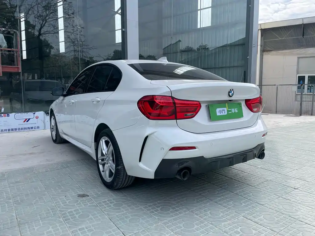 BMW 1 SERIES