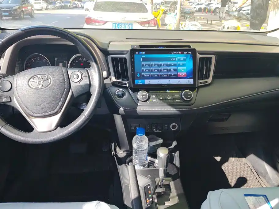 Toyota RAV4 — миниатюра 12