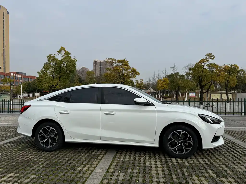 MG 5 2022 180DVVT CVT Luxury
