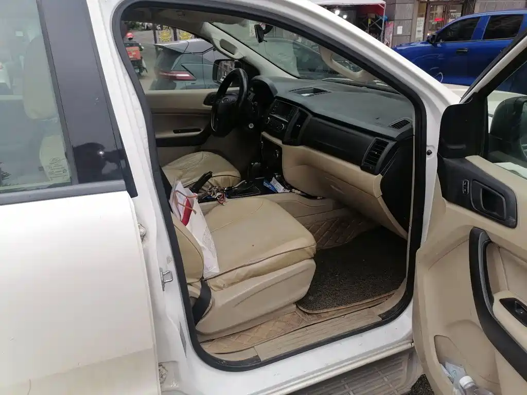 Ford Everest — миниатюра 20