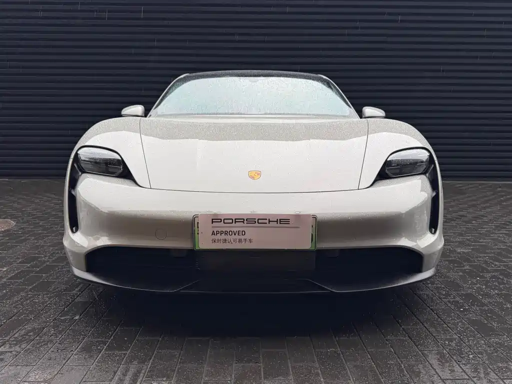 Porsche Taycan — миниатюра 3